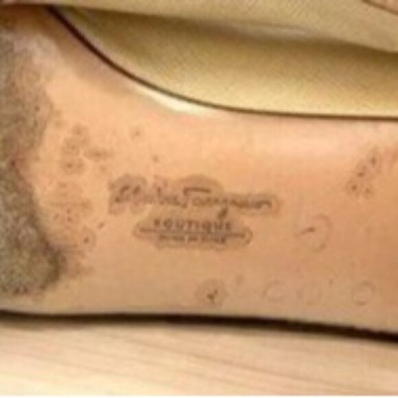 Ferragamo Loafer with Gancini Ornament, Beige Leather, C7DO 22507 V29, Sz 9.5 4A - Picture 11 of 11